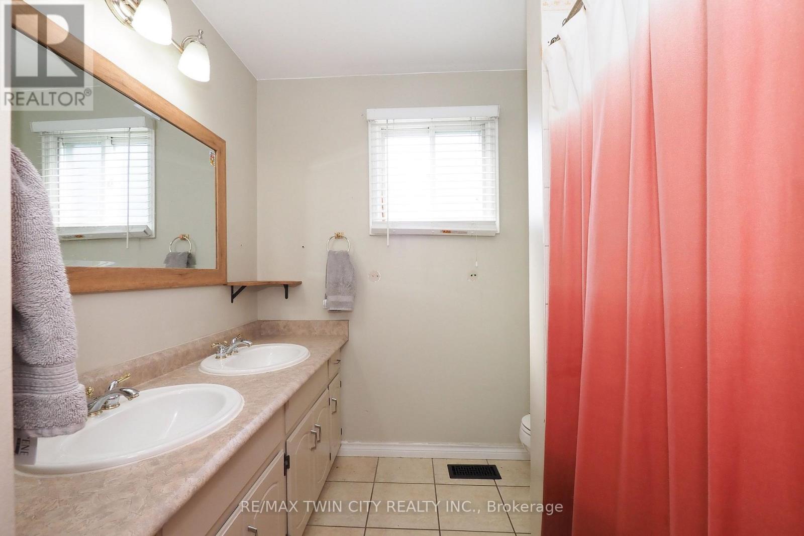870 Strasburg Road, Kitchener, Ontario  N2E 2K4 - Photo 25 - X13748458