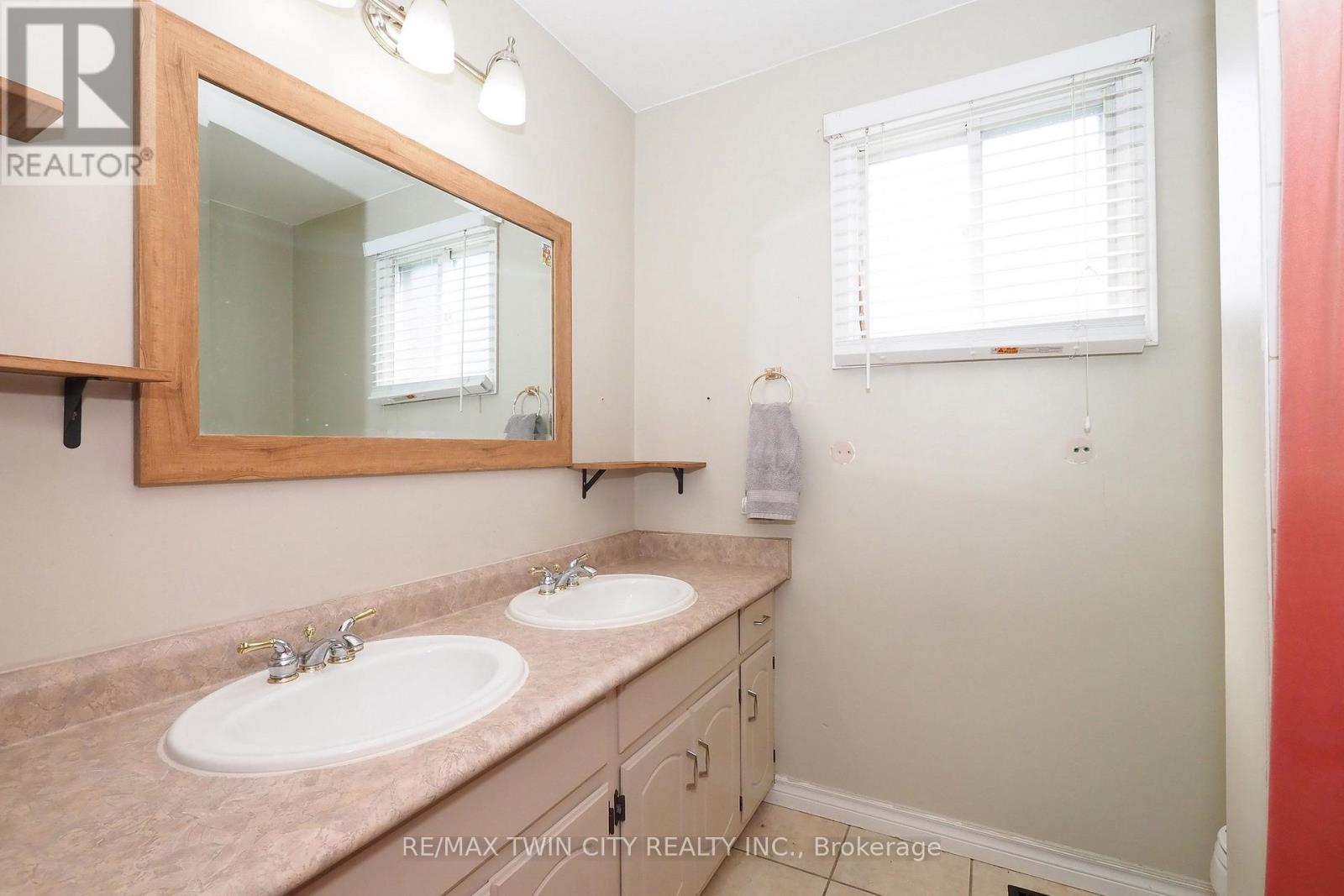 870 Strasburg Road, Kitchener, Ontario  N2E 2K4 - Photo 26 - X13748458