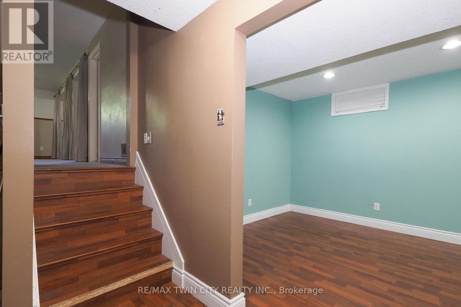 870 Strasburg Road, Kitchener, Ontario  N2E 2K4 - Photo 35 - X13748458