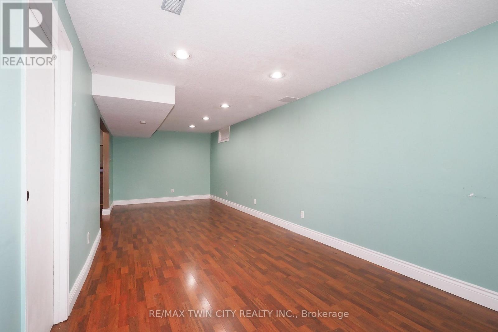 870 Strasburg Road, Kitchener, Ontario  N2E 2K4 - Photo 37 - X13748458