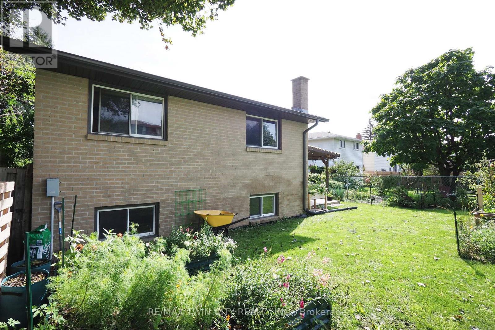 870 Strasburg Road, Kitchener, Ontario  N2E 2K4 - Photo 39 - X13748458