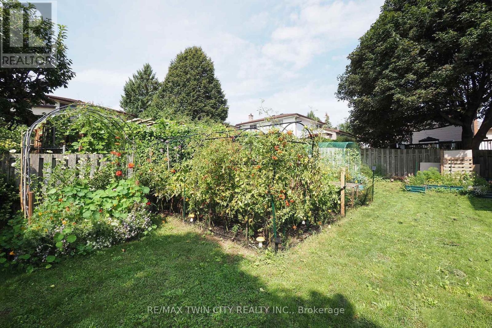 870 Strasburg Road, Kitchener, Ontario  N2E 2K4 - Photo 43 - X13748458