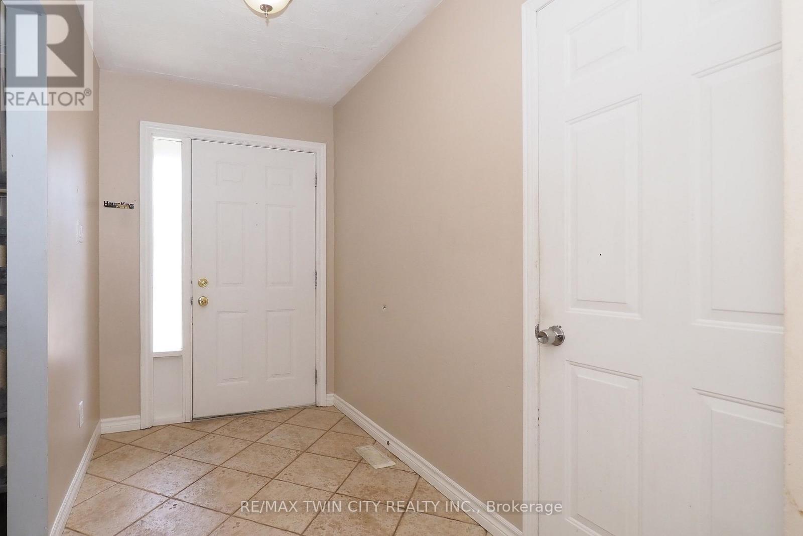 870 Strasburg Road, Kitchener, Ontario  N2E 2K4 - Photo 5 - X13748458