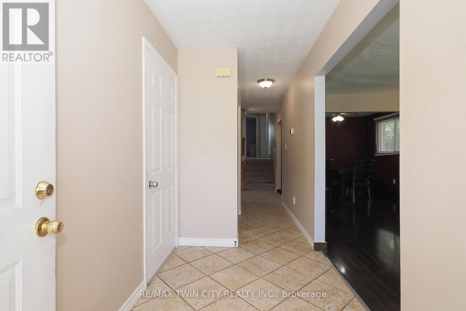 870 Strasburg Road, Kitchener, Ontario  N2E 2K4 - Photo 6 - X13748458