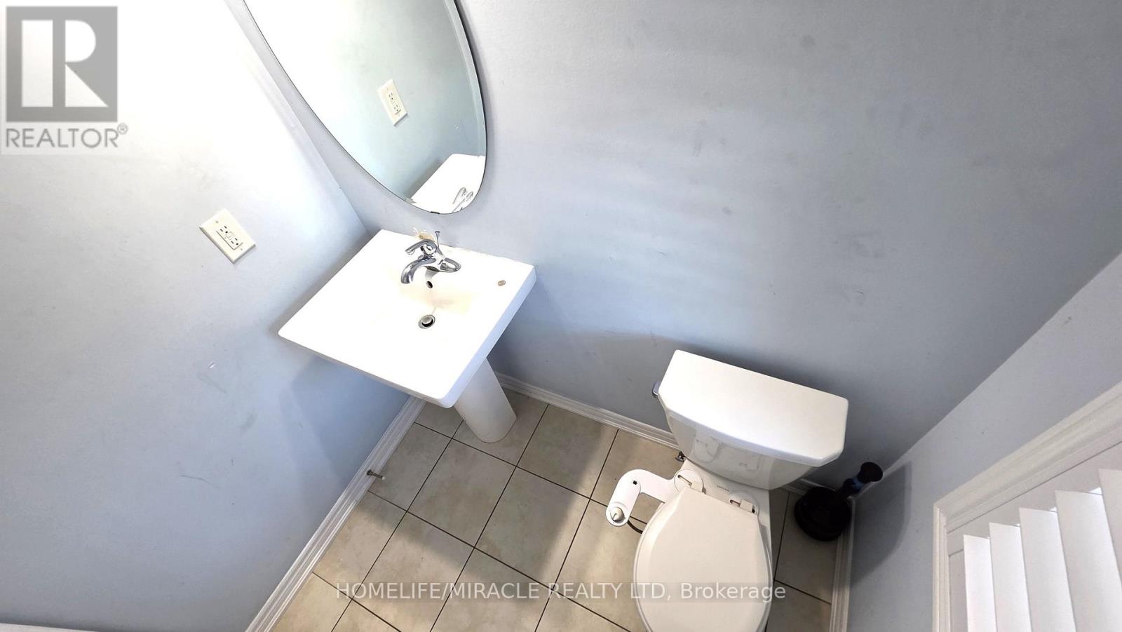 12 Pearman Crescent, Brampton, Ontario L7A 4V8 - Photo 4 - W13631588