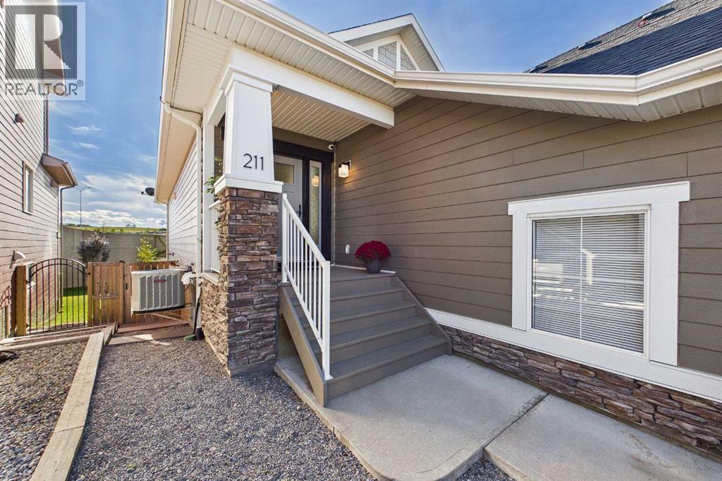 211 Valley Pointe Place NW, Calgary, Alberta  T3B 6B2 - Photo 2 - A2341825