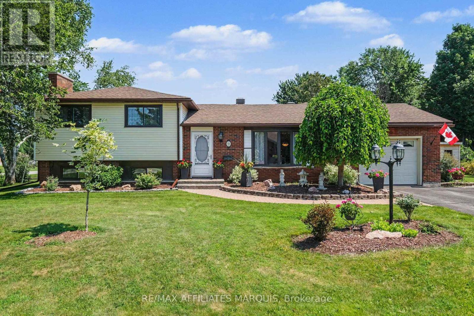 9 FOREST DRIVE, Rideau Lakes, Ontario