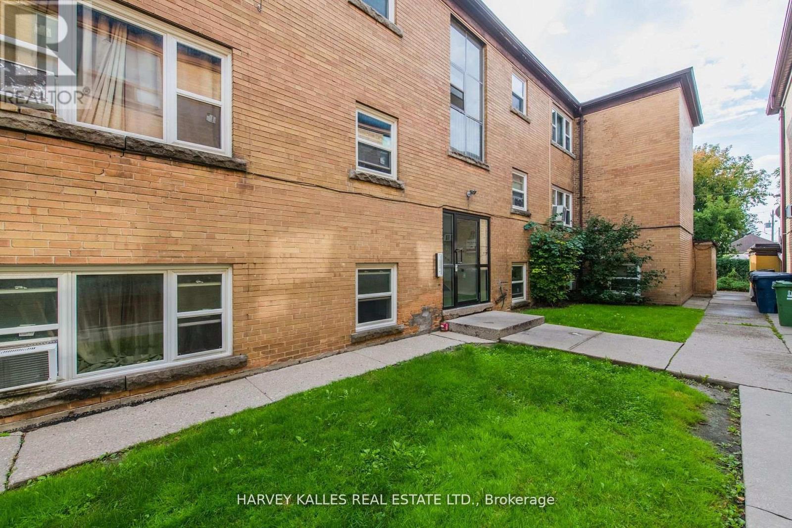 8 - 2905 St Clair Avenue E, Toronto, Ontario  M4B 1N5 - Photo 2 - E13748600