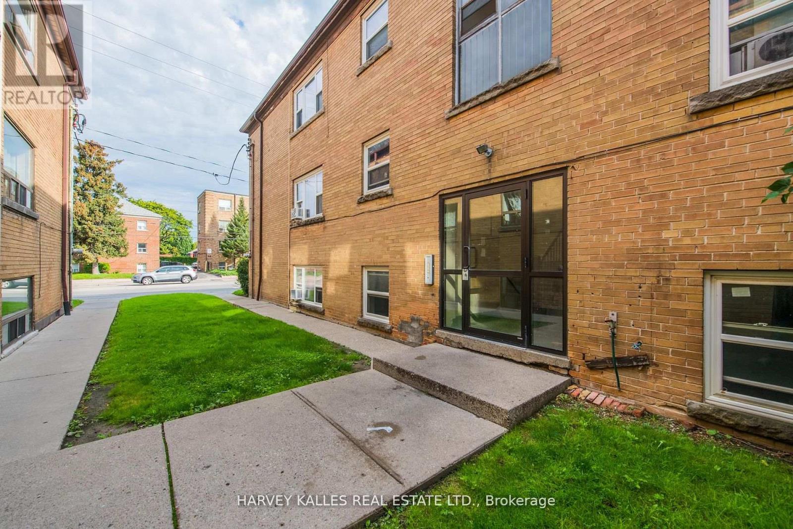 8 - 2905 St Clair Avenue E, Toronto, Ontario  M4B 1N5 - Photo 4 - E13748600