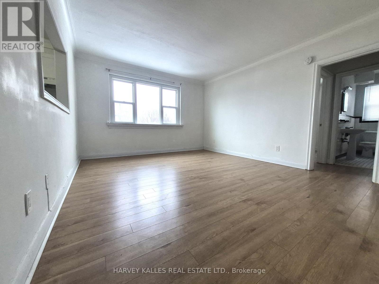 8 - 2905 St Clair Avenue E, Toronto, Ontario  M4B 1N5 - Photo 6 - E13748600