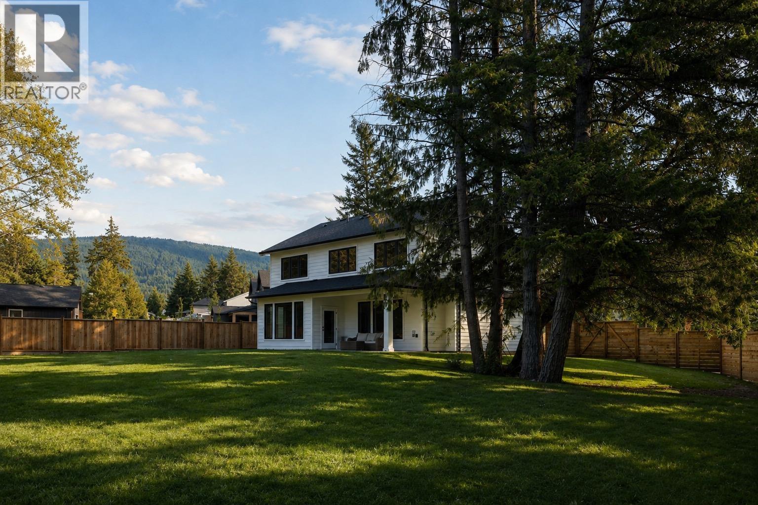 385 Solaz Place, Gibsons, British Columbia  V0N 1V5 - Photo 14 - R3151837