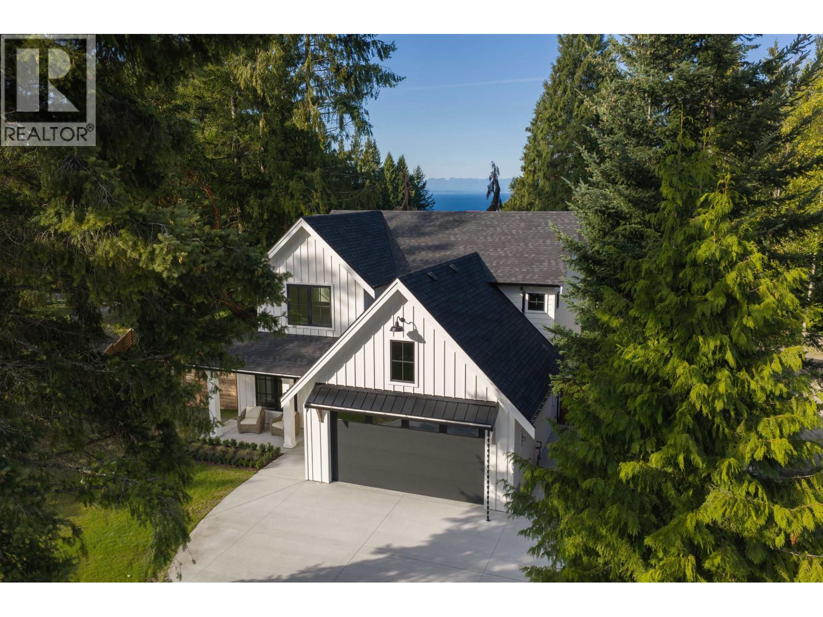 385 Solaz Place, Gibsons, British Columbia  V0N 1V5 - Photo 2 - R3151837
