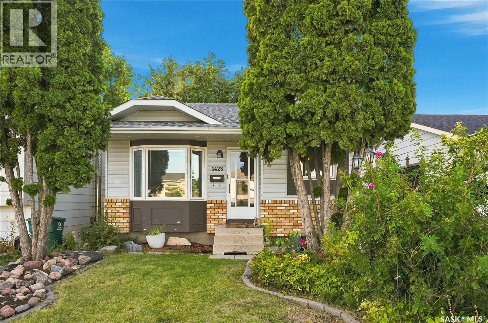1423 Junor Avenue, Saskatoon, Saskatchewan  S7L 6T7 - Photo 1 - SK047648