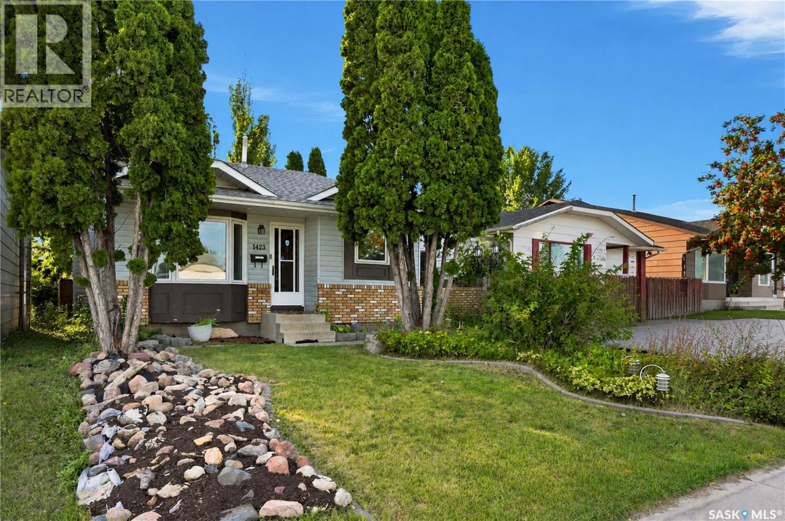 1423 Junor Avenue, Saskatoon, Saskatchewan  S7L 6T7 - Photo 2 - SK047648