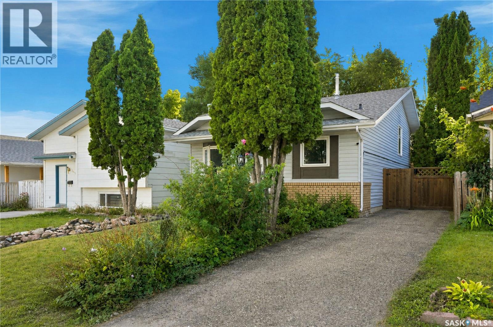 1423 Junor Avenue, Saskatoon, Saskatchewan  S7L 6T7 - Photo 3 - SK047648