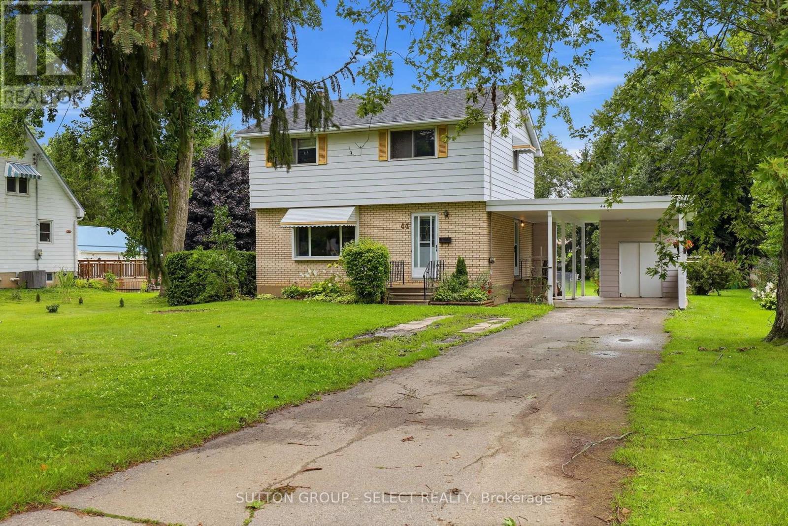 44 South Edgeware Road, St. Thomas, Ontario  N5P 2H4 - Photo 2 - X13748634
