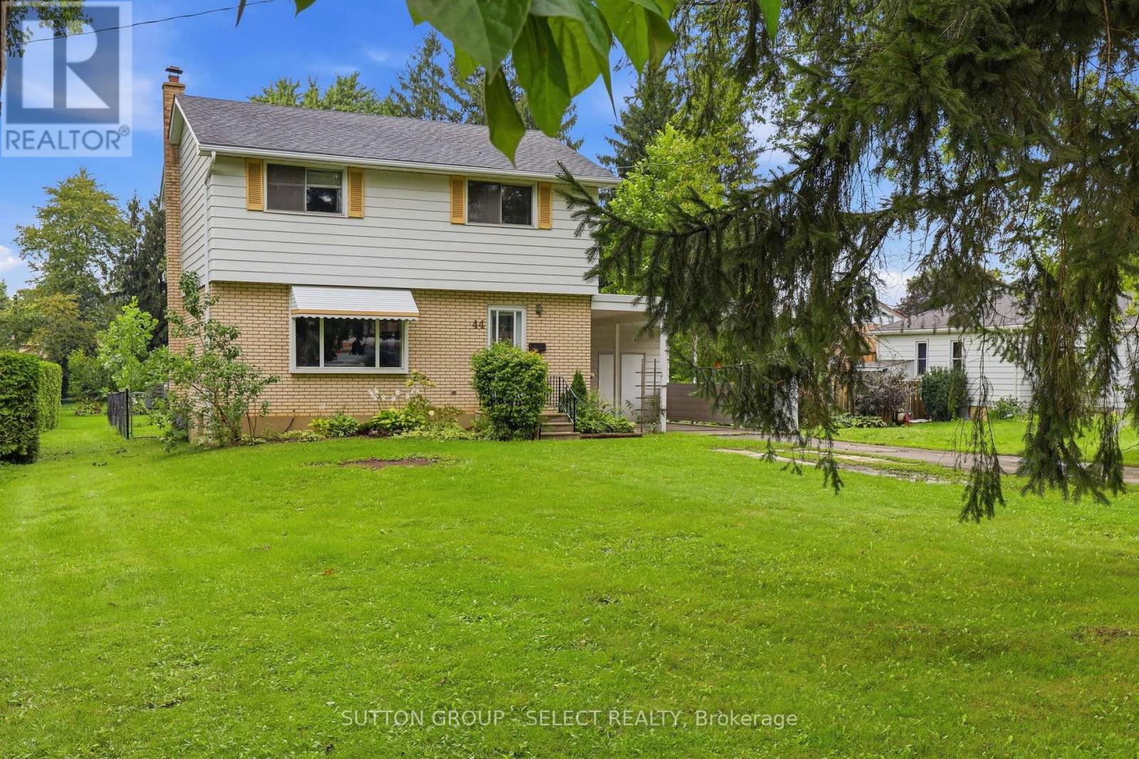 44 South Edgeware Road, St. Thomas, Ontario  N5P 2H4 - Photo 3 - X13748634