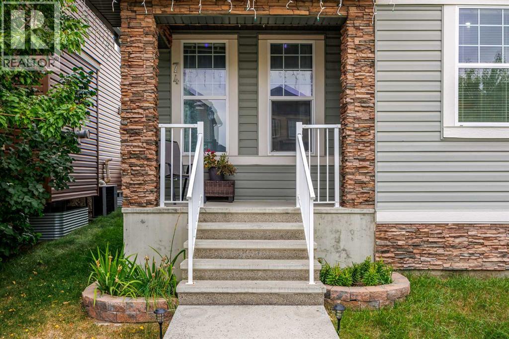 74 Ravenswynd Rise SE, Airdrie, Alberta  T4A 0J9 - Photo 2 - A2342543
