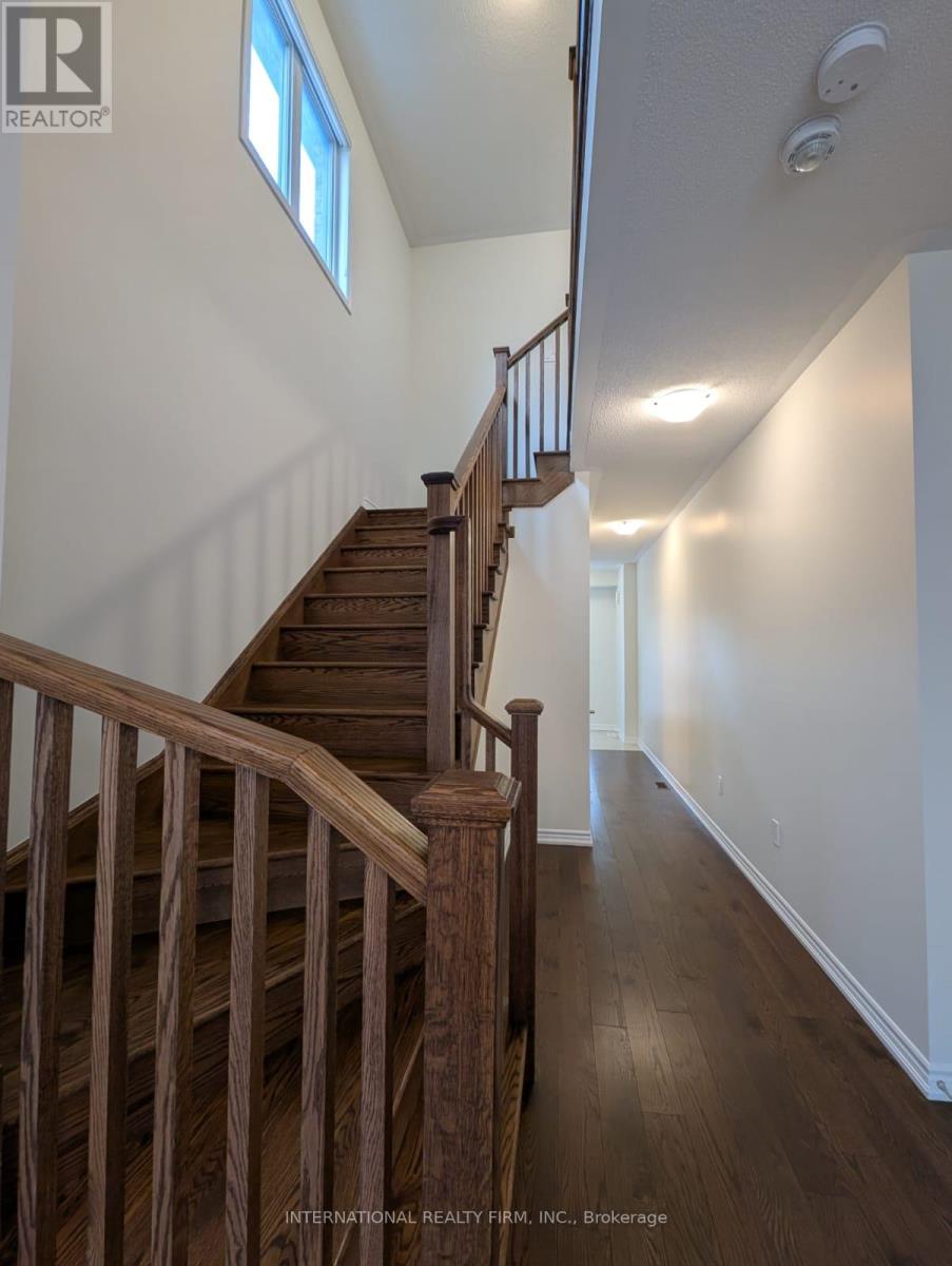 132 Laing Drive, Whitby, Ontario L1P 0N5 - Photo 4 - E13608378