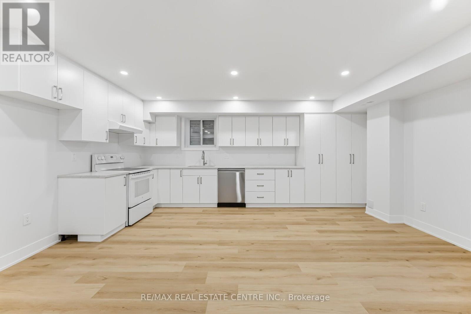 Basement - 11 Bentley Drive, Toronto, Ontario  M8Z 3L9 - Photo 14 - W13748614