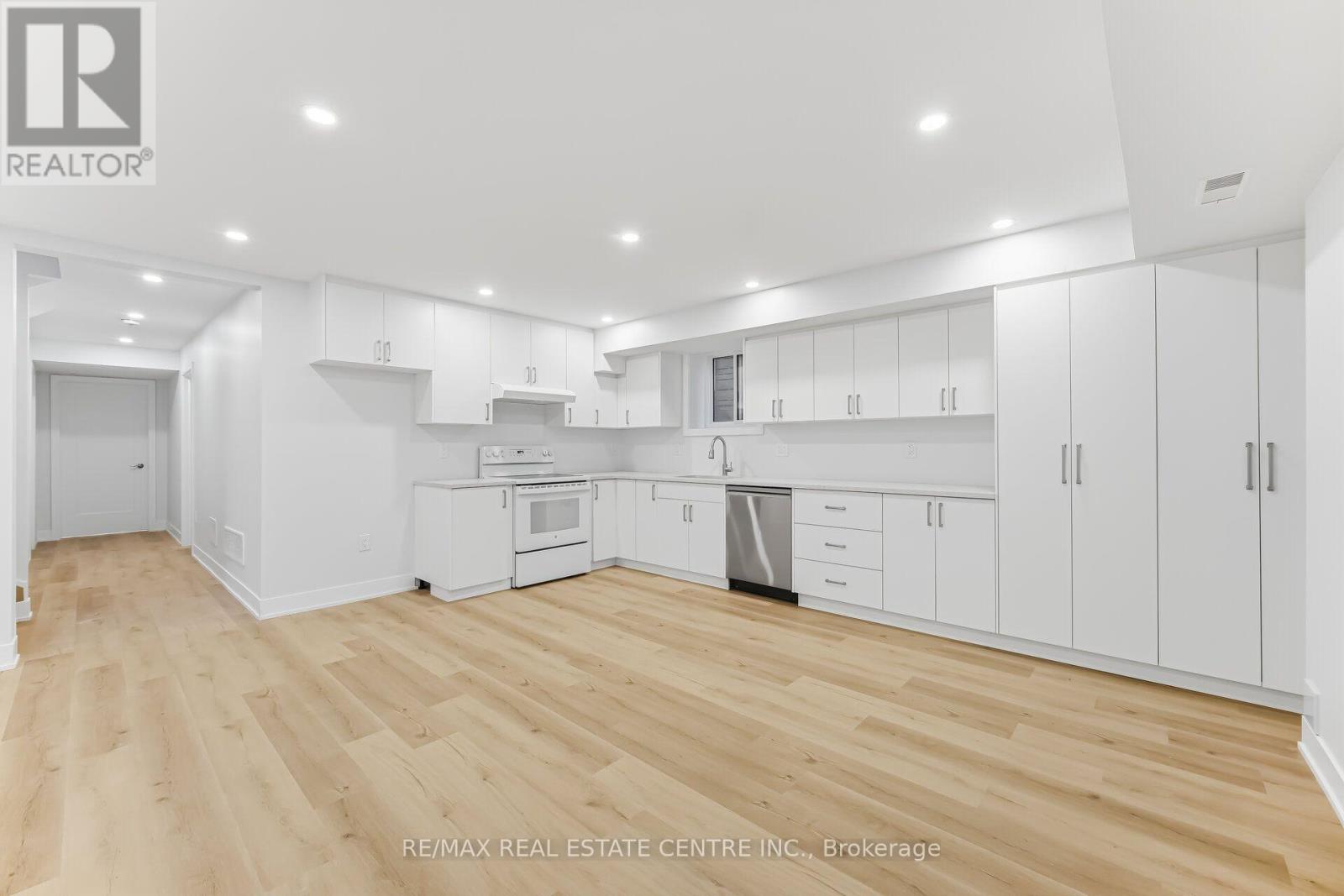 Basement - 11 Bentley Drive, Toronto, Ontario  M8Z 3L9 - Photo 15 - W13748614