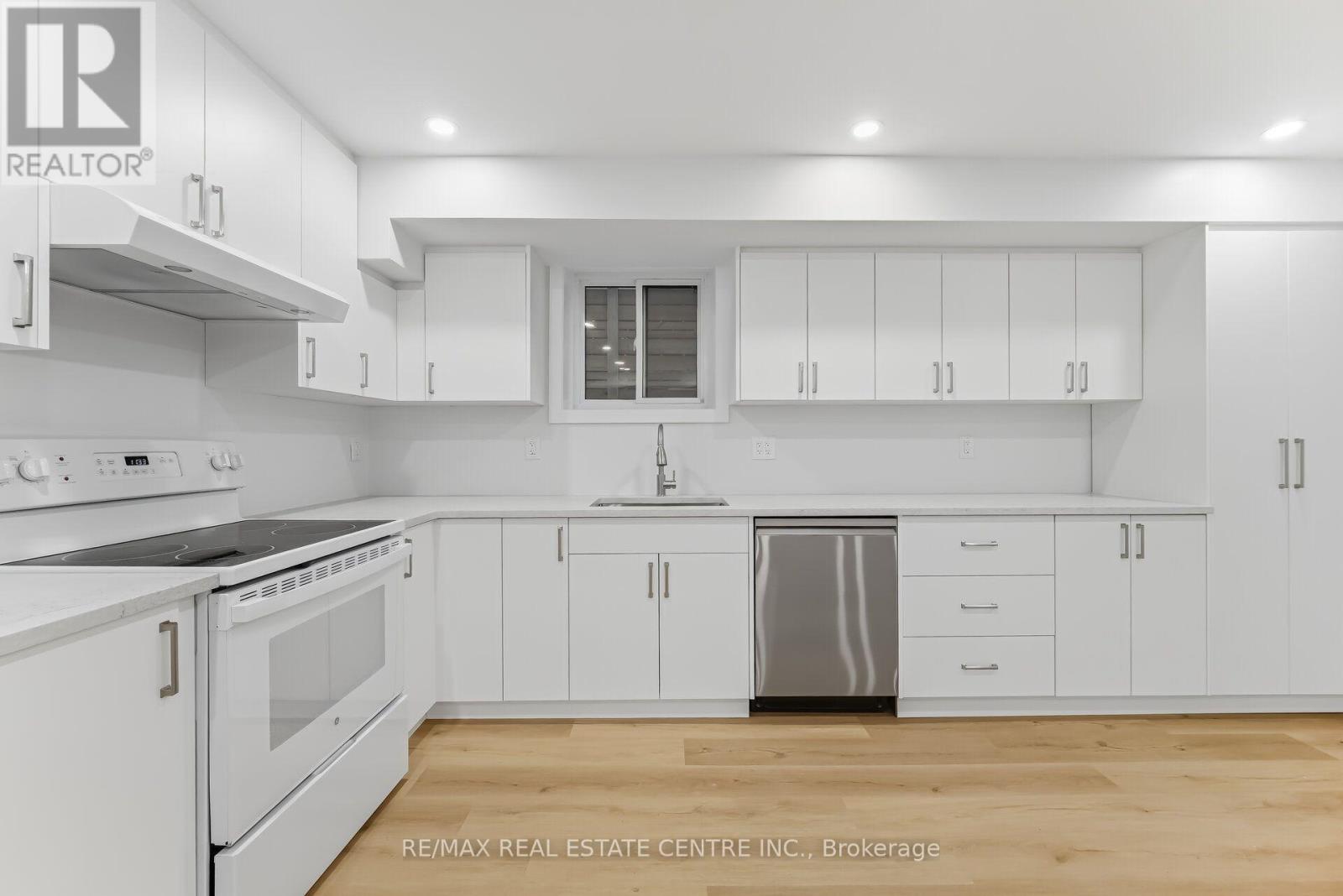 Basement - 11 Bentley Drive, Toronto, Ontario  M8Z 3L9 - Photo 17 - W13748614