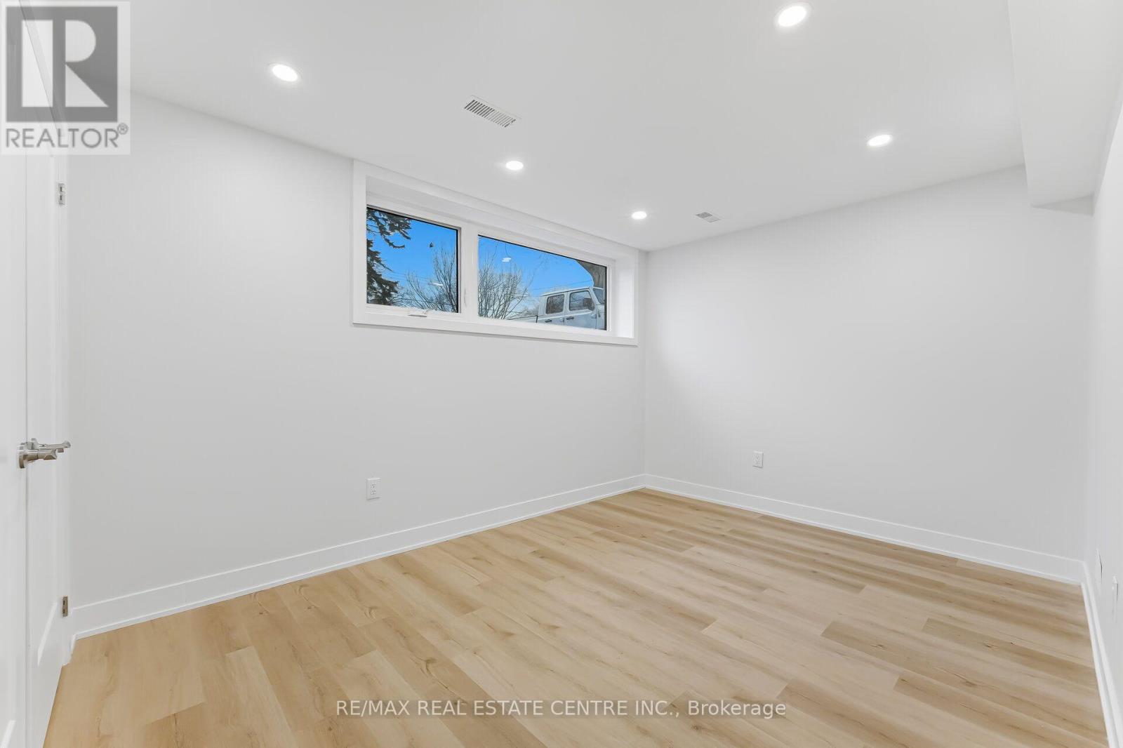 Basement - 11 Bentley Drive, Toronto, Ontario  M8Z 3L9 - Photo 18 - W13748614
