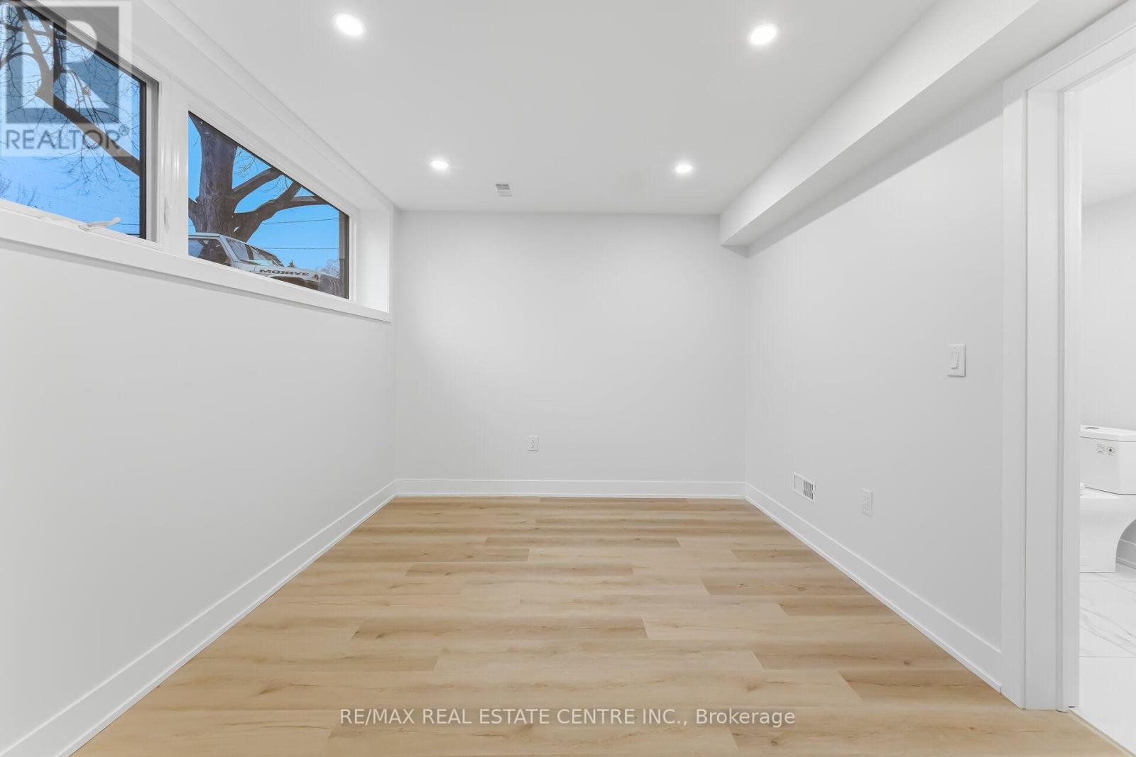 Basement - 11 Bentley Drive, Toronto, Ontario  M8Z 3L9 - Photo 19 - W13748614