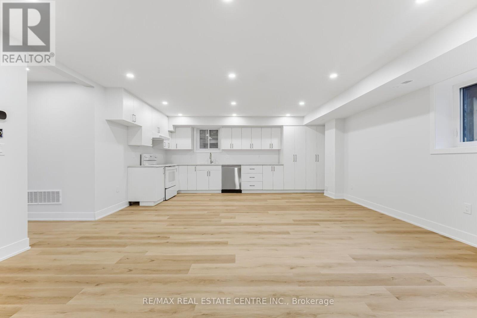 Basement - 11 Bentley Drive, Toronto, Ontario  M8Z 3L9 - Photo 8 - W13748614