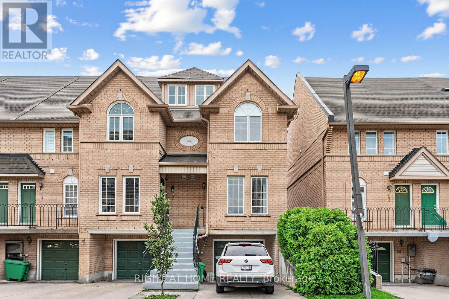 31 - 80 STRATHAVEN DRIVE, Mississauga, Ontario