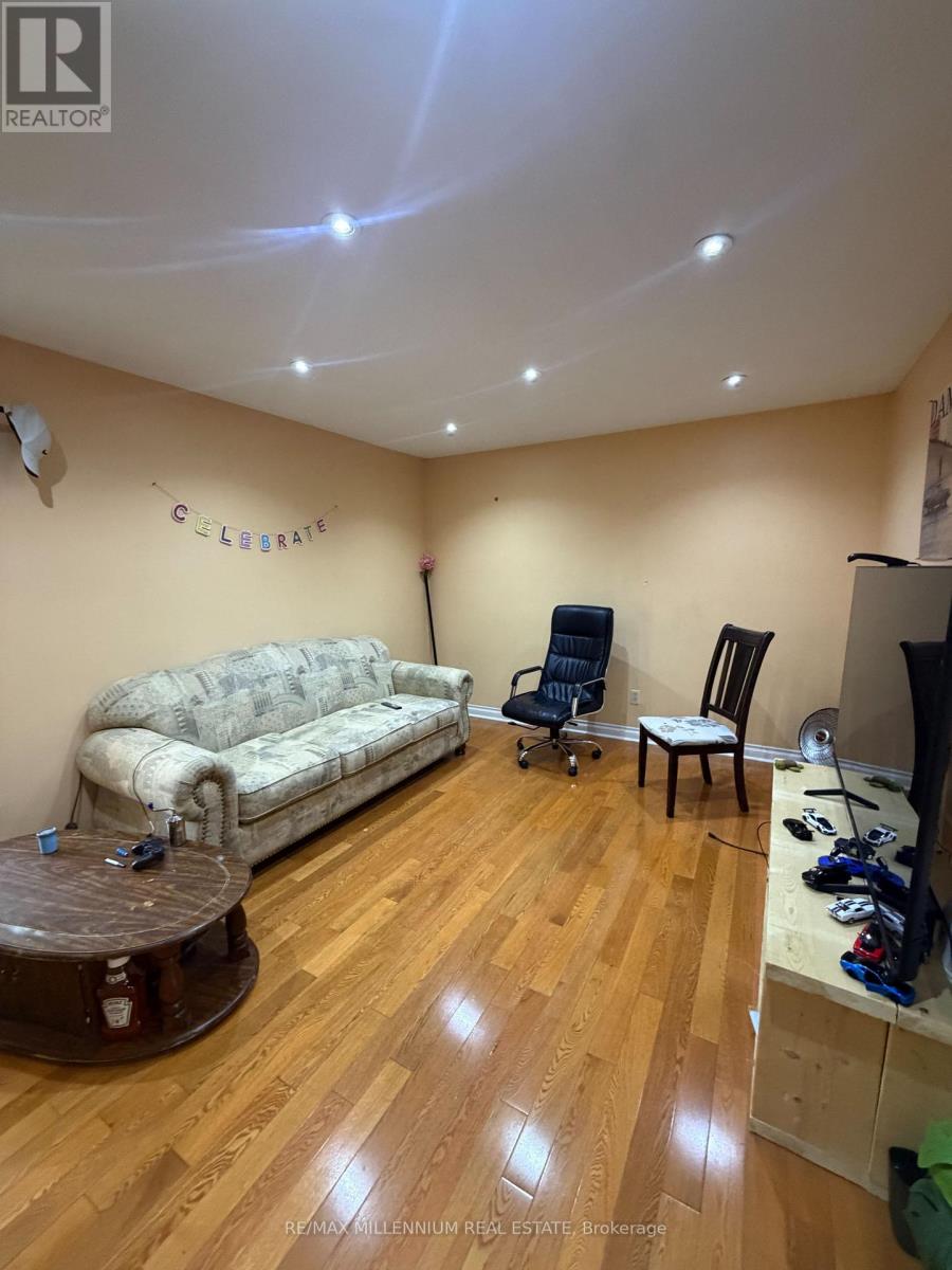 10 HENDRICKS CRESCENT, Brampton, Ontario