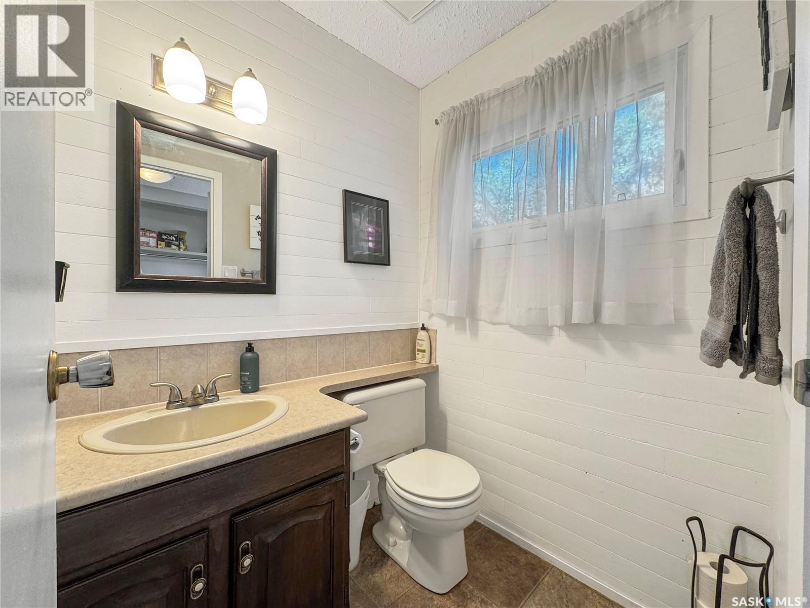 2061 95th Street, North Battleford, Saskatchewan  S9A 3C6 - Photo 11 - SK047500