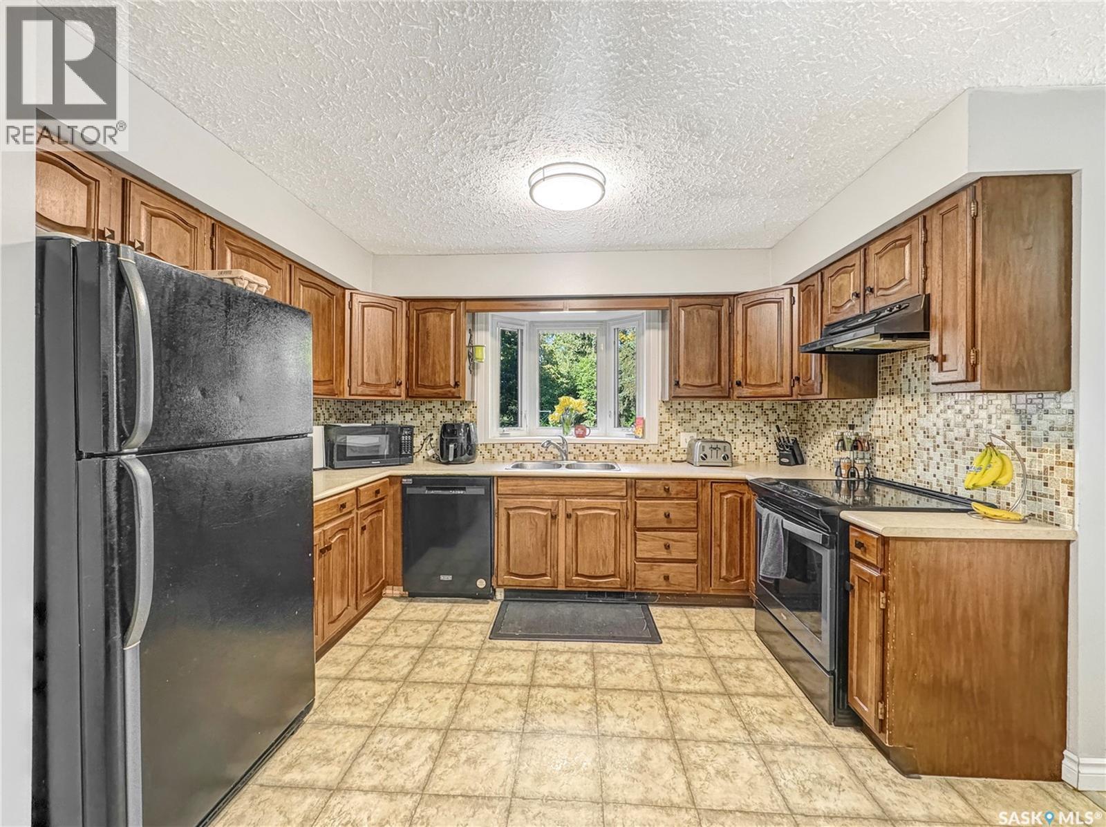 2061 95th Street, North Battleford, Saskatchewan  S9A 3C6 - Photo 6 - SK047500