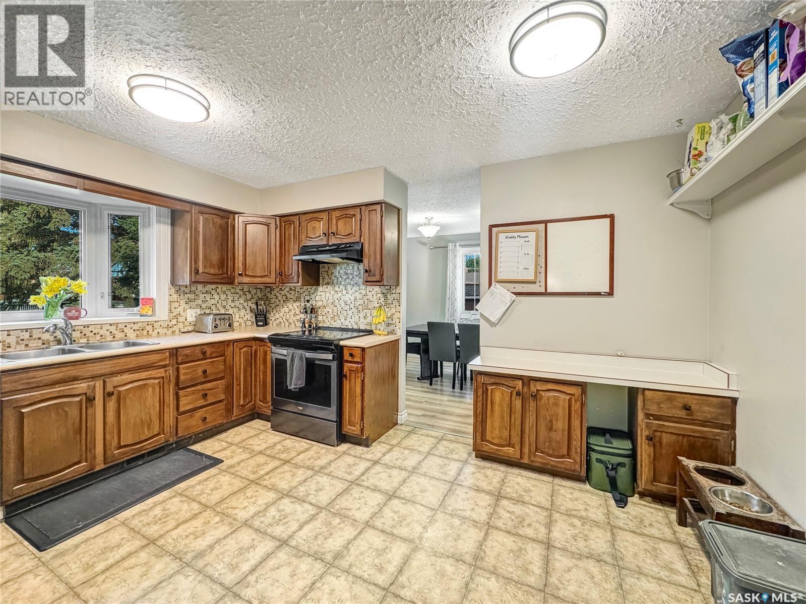 2061 95th Street, North Battleford, Saskatchewan  S9A 3C6 - Photo 7 - SK047500