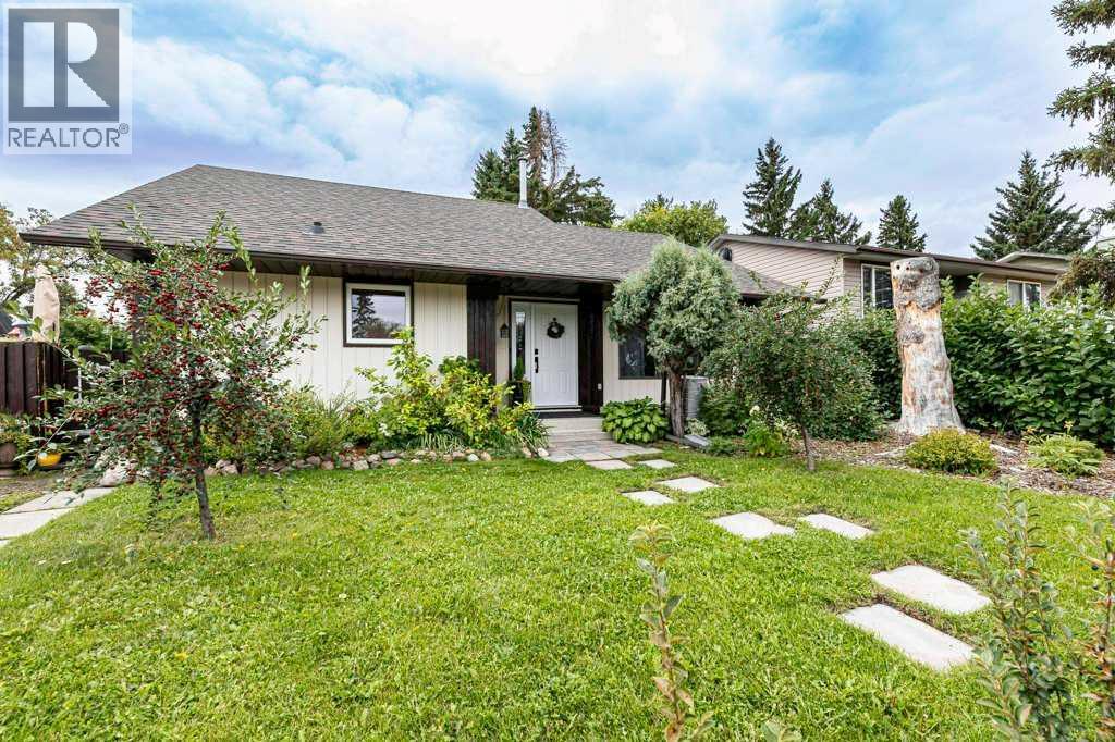 25 Valley Crescent, Lacombe, Alberta  T4S 1L1 - Photo 1 - A2342784