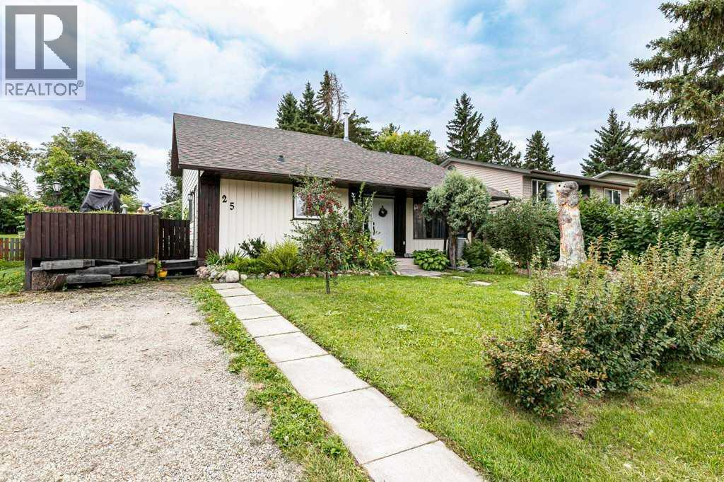 25 Valley Crescent, Lacombe, Alberta  T4S 1L1 - Photo 2 - A2342784