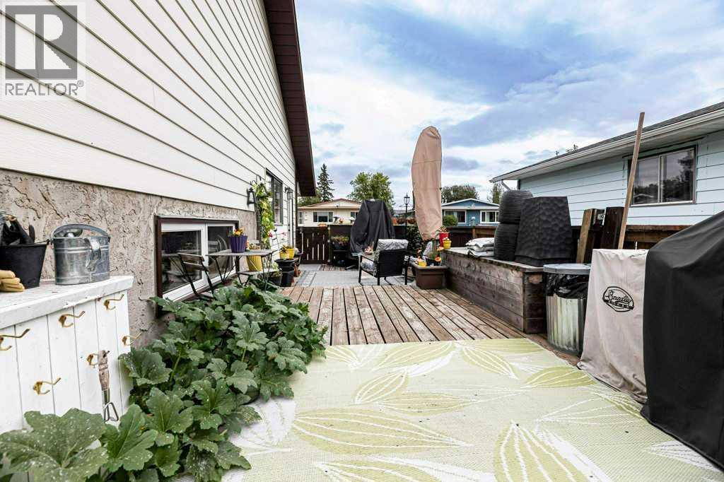25 Valley Crescent, Lacombe, Alberta  T4S 1L1 - Photo 30 - A2342784