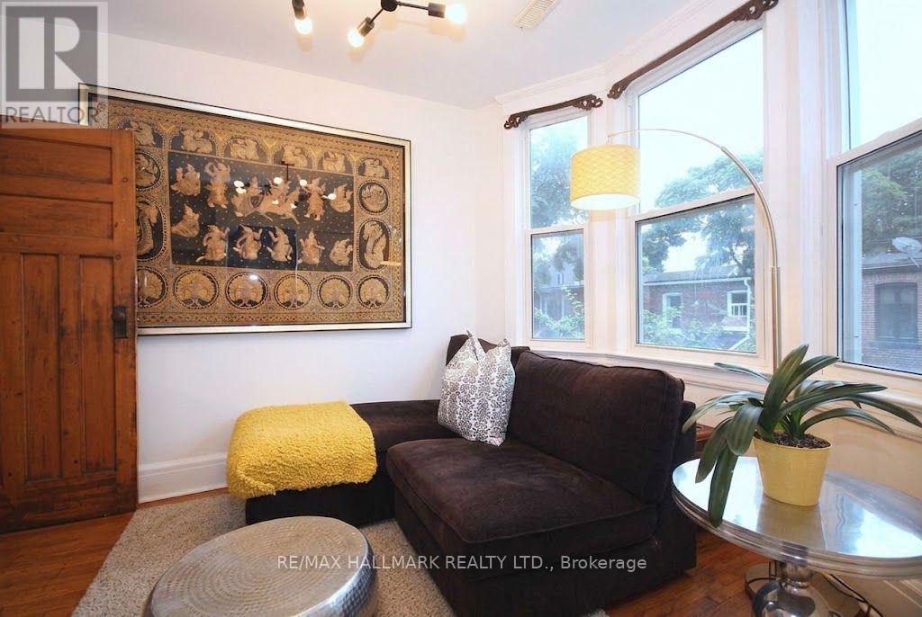 Upper - 91 Ivy Avenue, Toronto, Ontario  M4L 2H8 - Photo 11 - E13748730