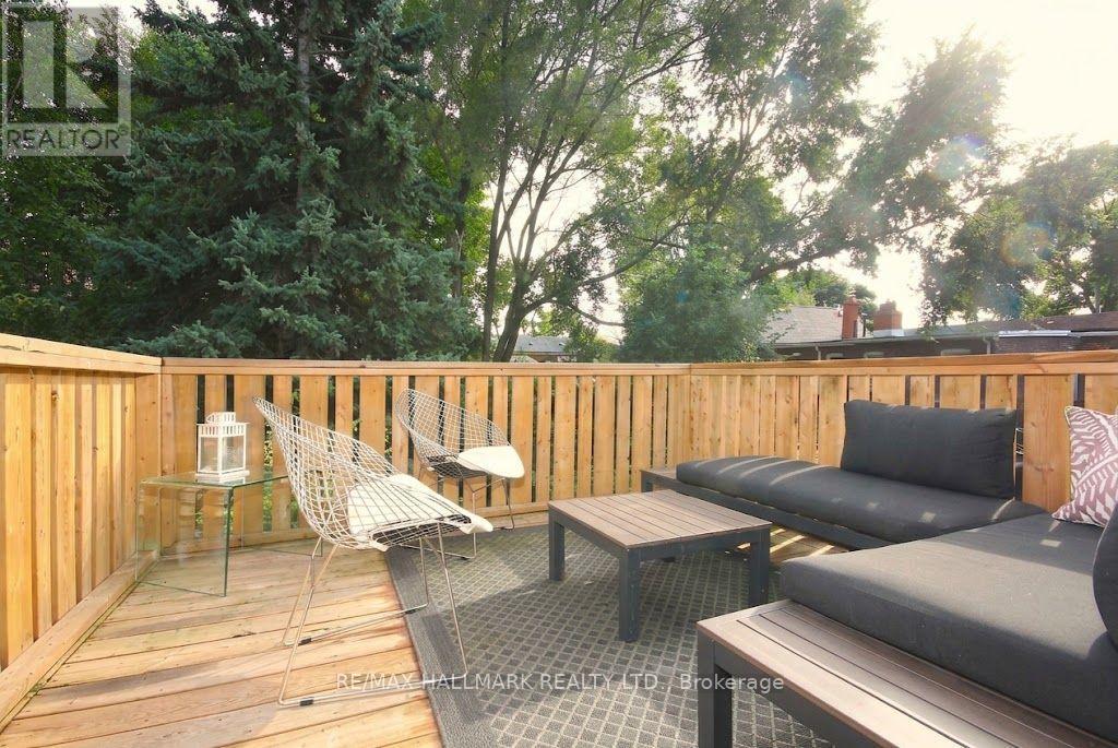 Upper - 91 Ivy Avenue, Toronto, Ontario  M4L 2H8 - Photo 13 - E13748730