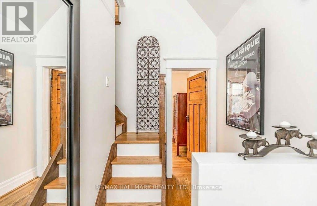 Upper - 91 Ivy Avenue, Toronto, Ontario  M4L 2H8 - Photo 15 - E13748730