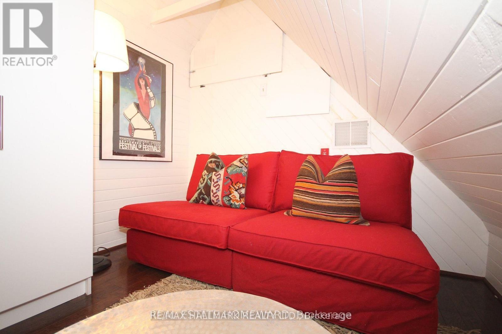 Upper - 91 Ivy Avenue, Toronto, Ontario  M4L 2H8 - Photo 24 - E13748730