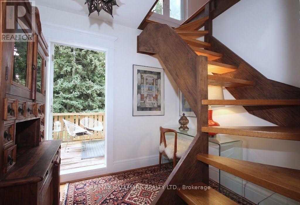 Upper - 91 Ivy Avenue, Toronto, Ontario  M4L 2H8 - Photo 27 - E13748730