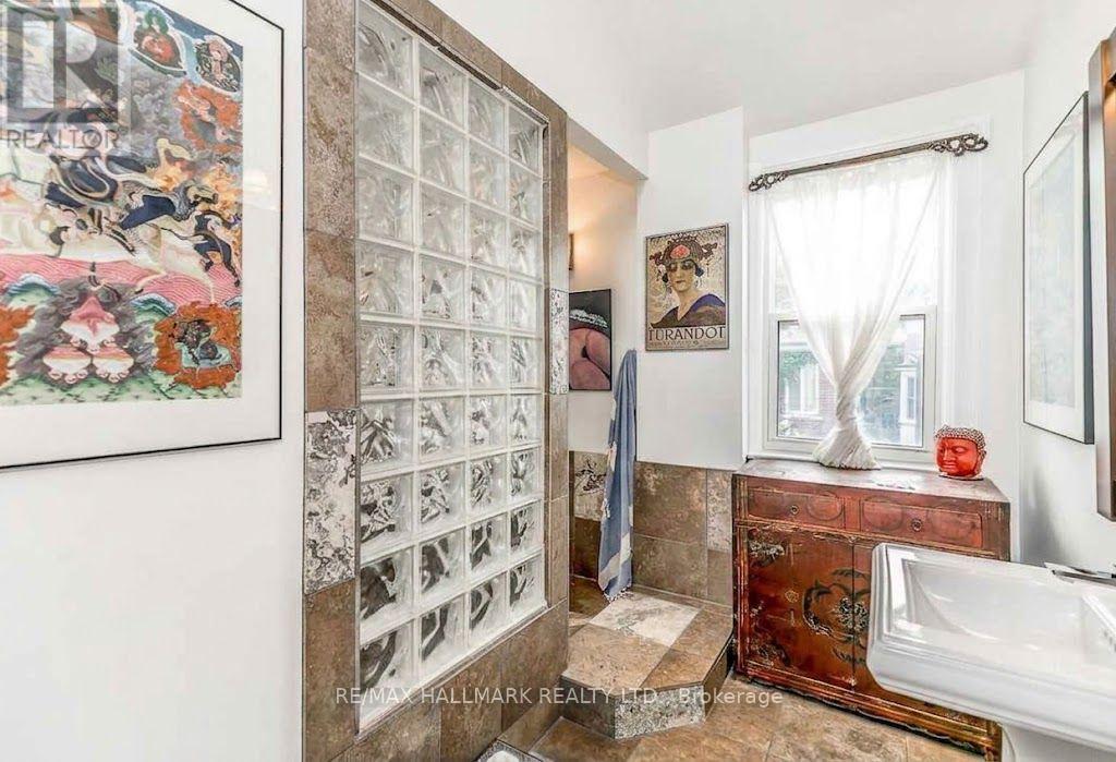 Upper - 91 Ivy Avenue, Toronto, Ontario  M4L 2H8 - Photo 28 - E13748730