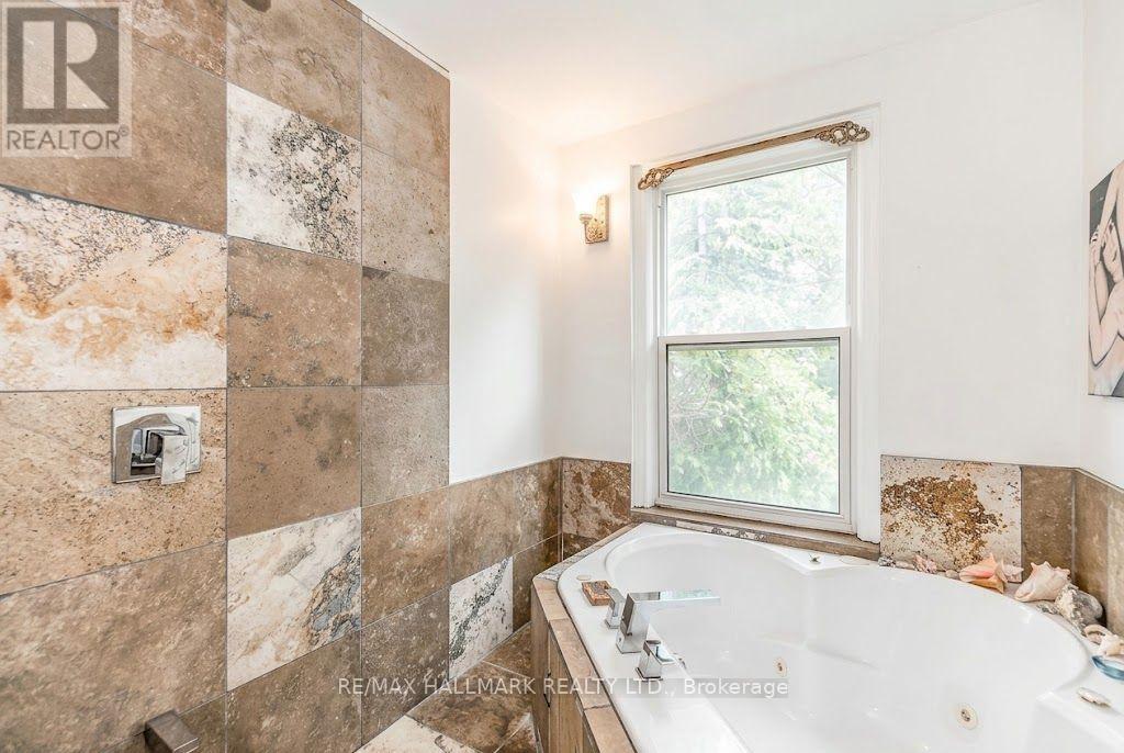 Upper - 91 Ivy Avenue, Toronto, Ontario  M4L 2H8 - Photo 29 - E13748730