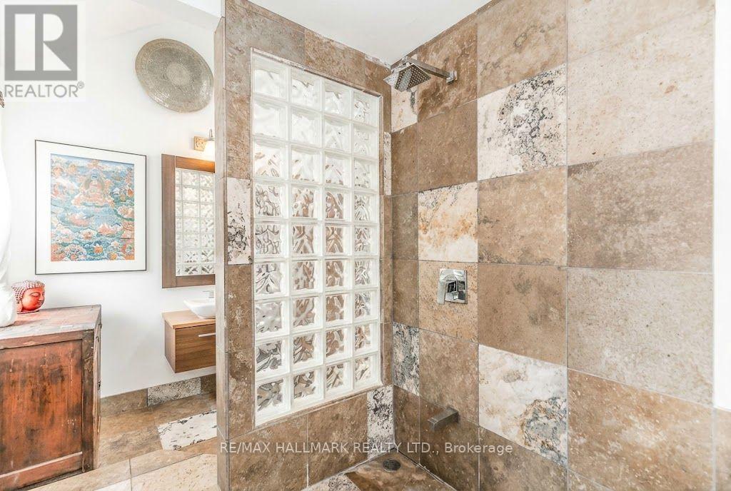 Upper - 91 Ivy Avenue, Toronto, Ontario  M4L 2H8 - Photo 31 - E13748730