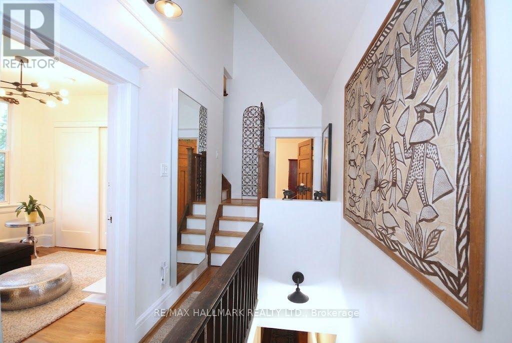 Upper - 91 Ivy Avenue, Toronto, Ontario  M4L 2H8 - Photo 7 - E13748730