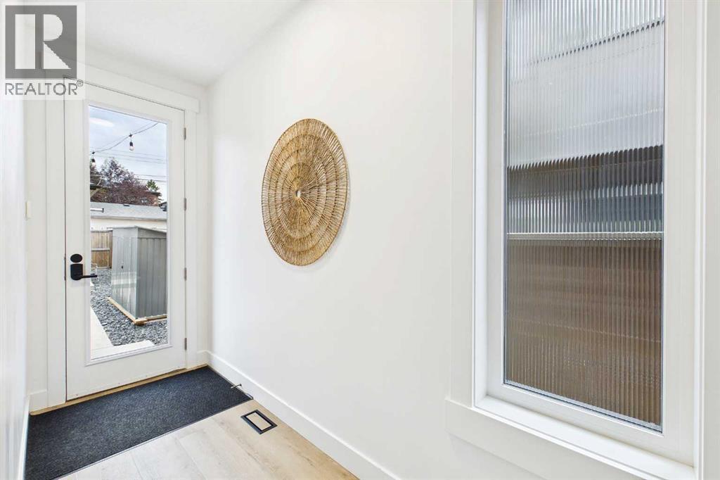 406 33 Avenue NW, Calgary, Alberta  T2K 0B4 - Photo 21 - A2336044