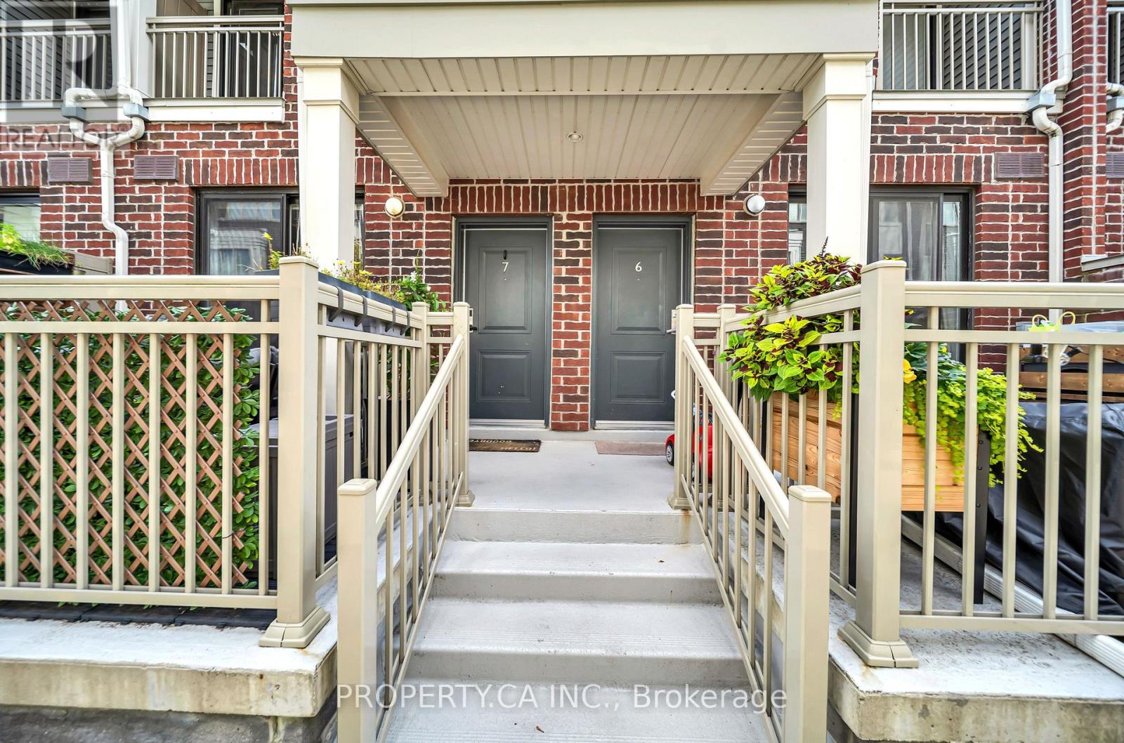 7 - 135 Long Branch Avenue, Toronto, Ontario  M8W 0A9 - Photo 5 - W13748736