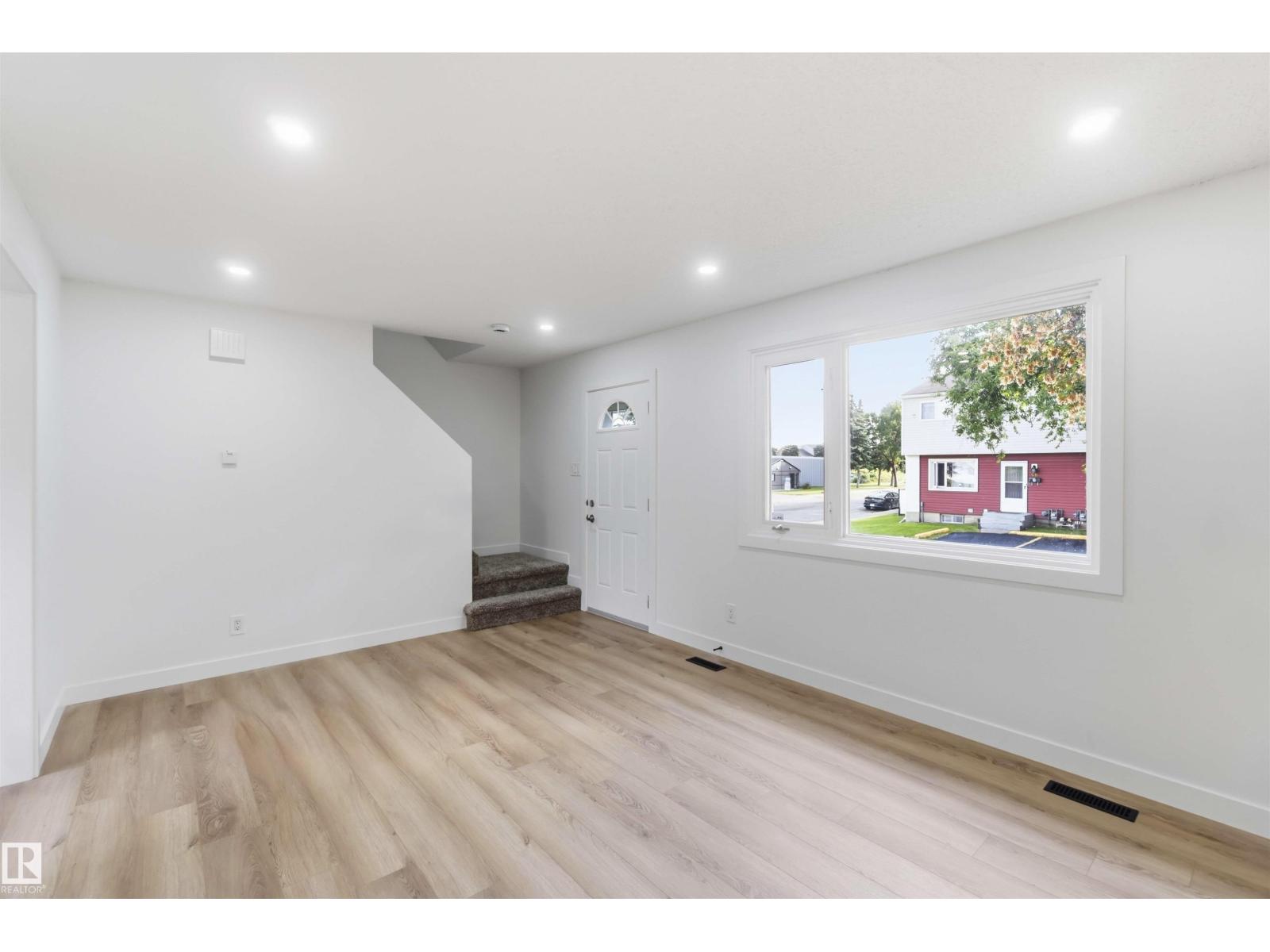 160 Habitat Cr NW, Edmonton, Alberta  T5A 2X7 - Photo 6 - E4507297