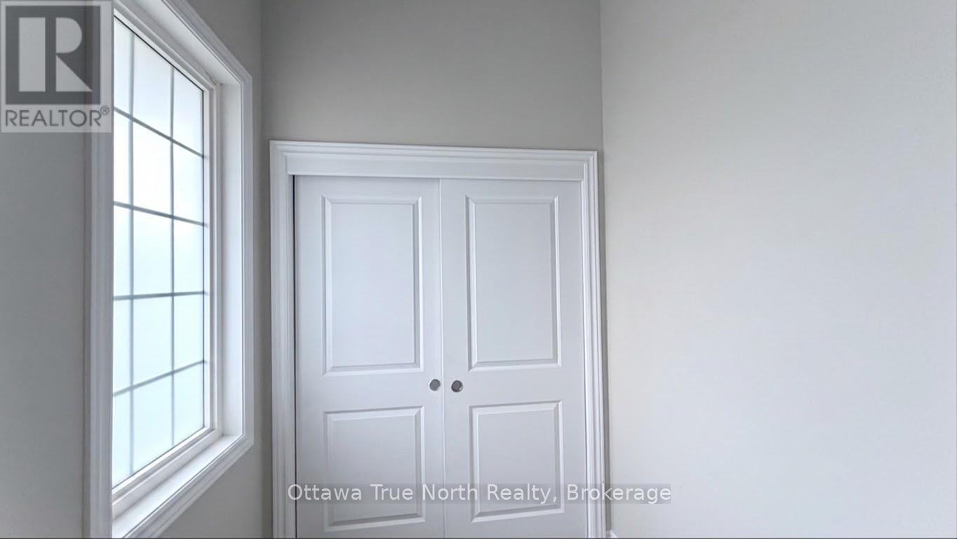150 Westover Crescent, Ottawa, Ontario  K2T 0K6 - Photo 4 - X13748762